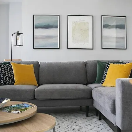 45a Oxford Street Apartment *
